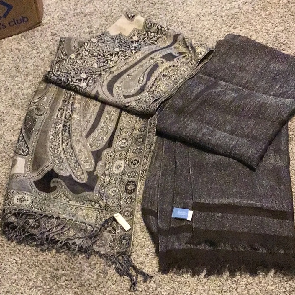 Simply Vera Vera Wang Black and Silver Scarf and Collectioneighteen paisley sca